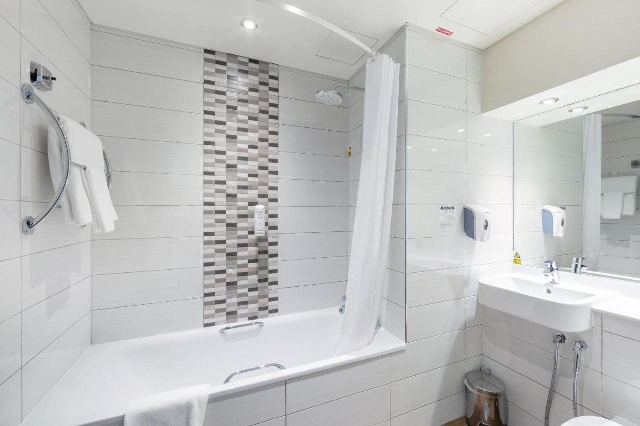Premier Inn Doha Airport Екстериор снимка