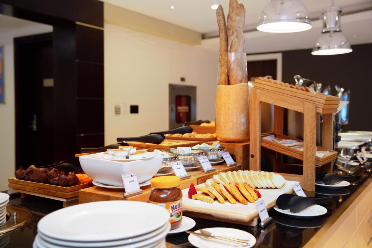 Premier Inn Doha Airport Екстериор снимка